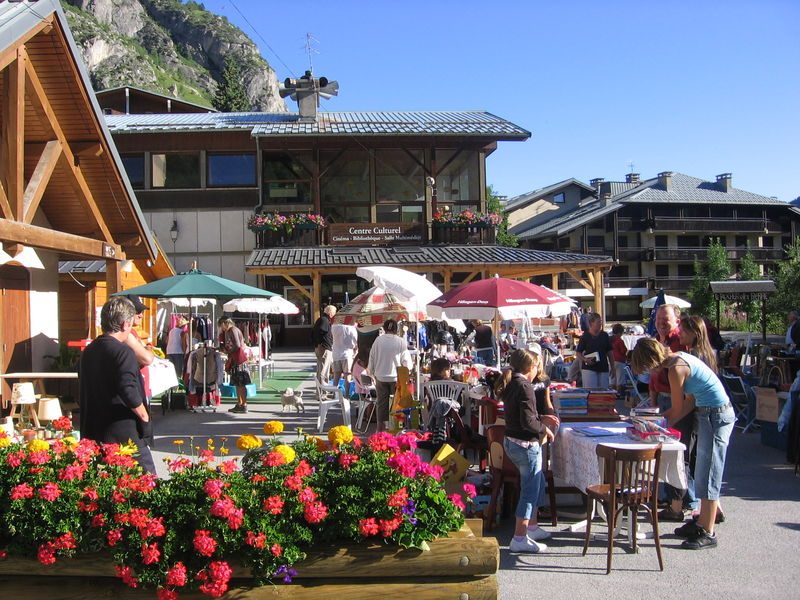 Rommelmarkt van Le Centre Culturel - Cinema