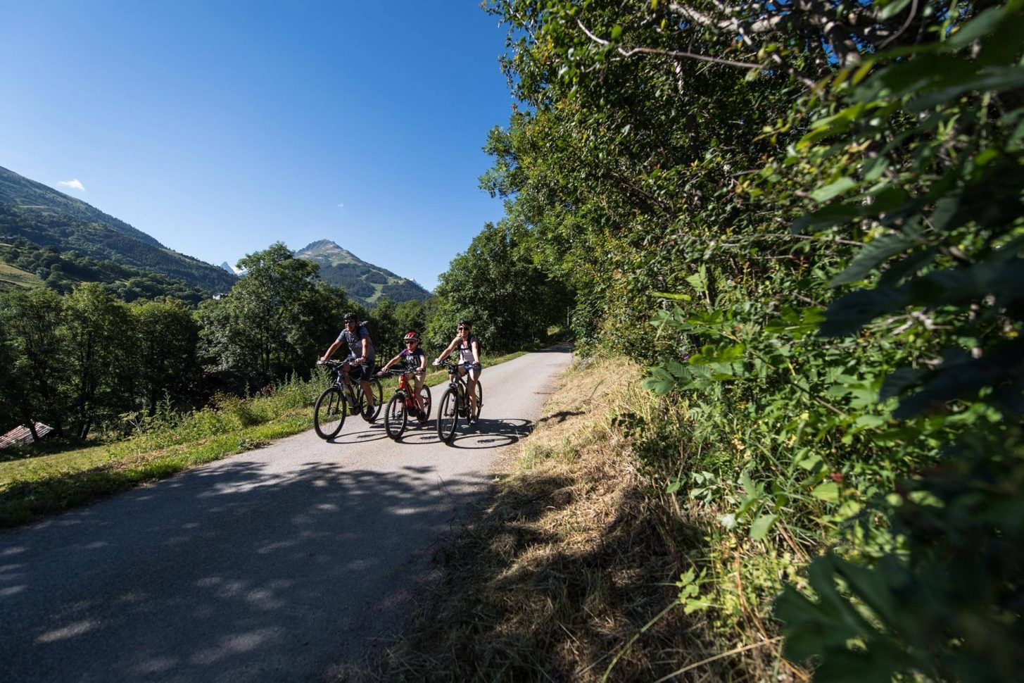 Pratiquer le VTTAE en famille à Valloire Galibier
